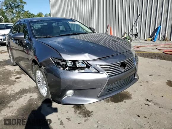 ✅ 2014 Lexus ES 330 • VIN: JTHBK1GG7E2150483 • Lot: 87202505. Listed on Copart with 161,274 mi. Free auction sales archive from the USA and detailed vehicle history report at DreamBid. Image 13.
