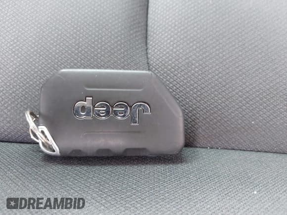 ✅ 2021 Jeep Wrangler Unlimited Willys • VIN: 1C4HJXDN8MW595665 • Lot: 41507555. Wystawiony na IAAI z przebiegiem 24 505 mil. Bezpłatny archiwum sprzedaży aukcyjnych z USA i szczegółowy raport historii pojazdu na DreamBid. Zdjęcie 11.