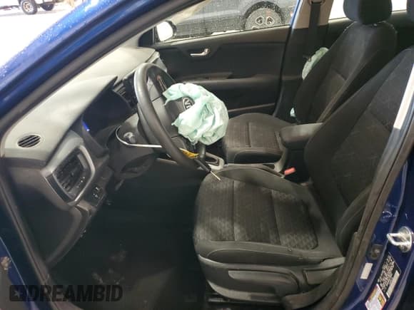 ✅ 2020 Kia Rio S • VIN: 3KPA24AD8LE358563 • Lot: 85188445. Wystawiony na Copart z przebiegiem 27 781 mil. Bezpłatny archiwum sprzedaży aukcyjnych z USA i szczegółowy raport historii pojazdu na DreamBid. Zdjęcie 7.