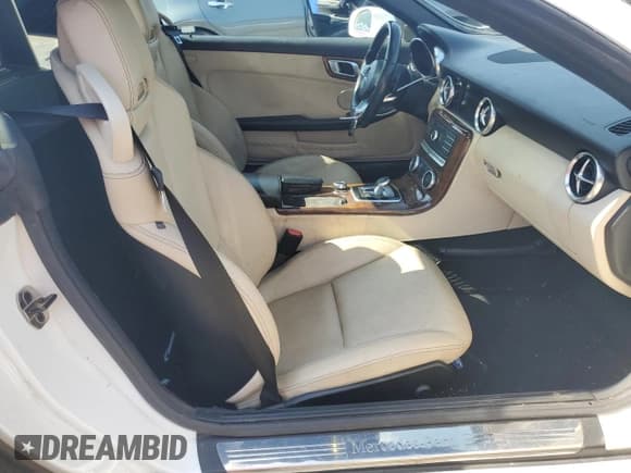 ✅ 2017 Mercedes-Benz SLC 300 • VIN: WDDPK3JAXHF128973 • Lot: 56991845. Wystawiony na Copart z przebiegiem 85 445 mil. Bezpłatny archiwum sprzedaży aukcyjnych z USA i szczegółowy raport historii pojazdu na DreamBid. Zdjęcie 10.