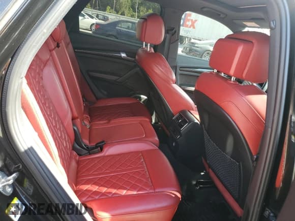 ✅ 2018 Audi SQ5 Prestige • VIN: WA1C4AFY1J2044755 • Лот: 80818915. Опубликован ранее на Copart с пробегом Не указан. Бесплатный доступ к архиву аукционных продаж из США и подробный отчёт об истории автомобиля на DreamBid. Изображение 11.