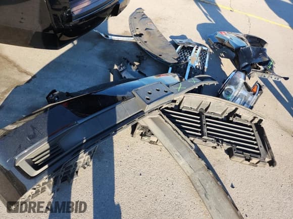 ✅ 2020 Chevrolet Suburban LS • VIN: 1GNSCGKC8LR221921 • Лот: 82263195. Опубликован ранее на Copart с пробегом 121 384 миль. Бесплатный доступ к архиву аукционных продаж из США и подробный отчёт об истории автомобиля на DreamBid. Изображение 12.