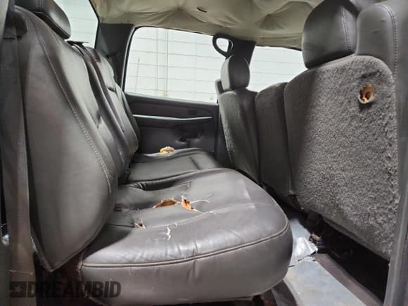 ✅ 2003 Chevrolet Silverado 2500HD LS • VIN: 1GCHK23U53F205984 • Lot: 93375735. Wystawiony na Copart z przebiegiem 170 525 mil. Bezpłatny archiwum sprzedaży aukcyjnych z USA i szczegółowy raport historii pojazdu na DreamBid. Zdjęcie 10.