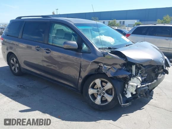 ✅ 2013 Toyota Sienna LE AAS • VIN: 5TDKK3DC0DS399195 • Lot: 42378547. Listed on IAAI with 84,900 mi. Free auction sales archive from the USA and detailed vehicle history report at DreamBid. Image 1.