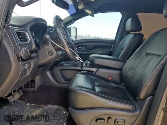 ✅ 2018 Nissan Titan Platinum Reserve • VIN: 1N6BA1F4XJN517703 • Lot: 57260955. Wystawiony na Copart z przebiegiem 110 678 mil. Bezpłatny archiwum sprzedaży aukcyjnych z USA i szczegółowy raport historii pojazdu na DreamBid. Zdjęcie 7.