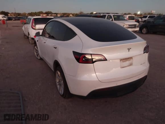 ✅ 2022 Tesla Model Y Long Range • VIN: 7SAYGDEE8NF357061 • Lot: 43539196. Listed on IAAI with 108,074 mi. Free auction sales archive from the USA and detailed vehicle history report at DreamBid. Image 3.