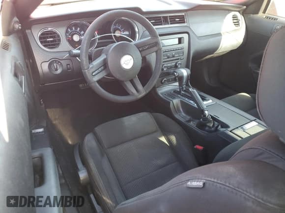 ✅ 2010 Ford Mustang V6 • VIN: 1ZVBP8AN2A5114371 • Лот: 92359315. Опубликован ранее на Copart с пробегом 133 093 миль. Бесплатный доступ к архиву аукционных продаж из США и подробный отчёт об истории автомобиля на DreamBid. Изображение 8.