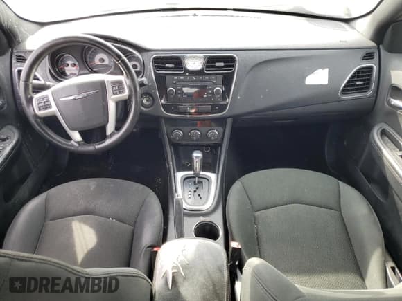 ✅ 2012 Chrysler 200 Touring • VIN: 1C3CCBBB9CN132104 • Лот: 53732385. Опубликован ранее на Copart с пробегом 151 128 миль. Бесплатный доступ к архиву аукционных продаж из США и подробный отчёт об истории автомобиля на DreamBid. Изображение 8.