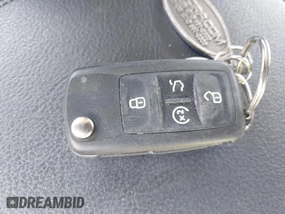 ✅ 2017 Volkswagen Passat SE • VIN: 1VWGT7A38HC045816 • Lot: 42964881. Wystawiony na IAAI z przebiegiem 72 465 mil. Bezpłatny archiwum sprzedaży aukcyjnych z USA i szczegółowy raport historii pojazdu na DreamBid. Zdjęcie 11.