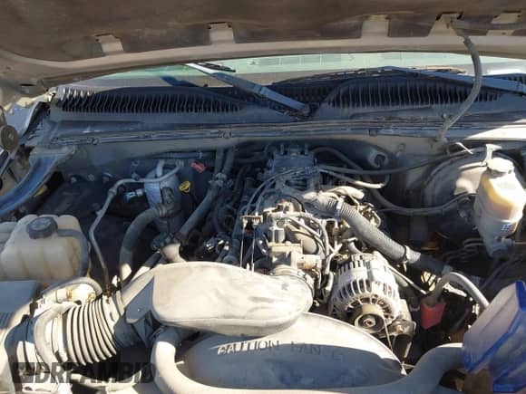 ✅ 2001 Chevrolet Silverado 1500 LS • VIN: 2GCEK19TX11120011 • Lot: 43585666. Wystawiony na IAAI z przebiegiem 249 637 mil mil. Skorzystaj z bezpłatnego archiwum sprzedaży aukcyjnych z USA i zobacz szczegółowy raport historii pojazdu na DreamBid. Zdjęcie 10.