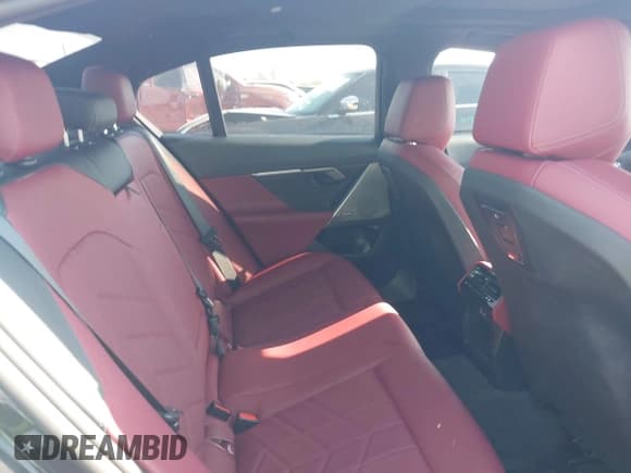 ✅ 2025 BMW 5 Series 530i • VIN: WBA43FJ01SCU16163 • Lot: 43153517. Wystawiony na IAAI z przebiegiem 11 809 mil. Bezpłatny archiwum sprzedaży aukcyjnych z USA i szczegółowy raport historii pojazdu na DreamBid. Zdjęcie 8.