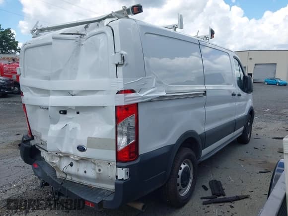 ✅ 2020 Ford Transit Cargo • VIN: 1FTBR1Y86LKA35522 • Lot: 42505804. Listed on IAAI with 50,745 mi. Free auction sales archive from the USA and detailed vehicle history report at DreamBid. Image 4.