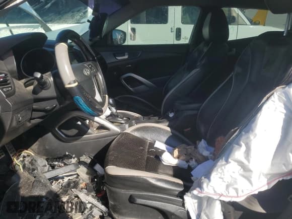 ✅ 2013 Hyundai Veloster Turbo • VIN: KMHTC6AE6DU177289 • Lot: 45384845. Wystawiony na Copart z przebiegiem Nie podano. Bezpłatny archiwum sprzedaży aukcyjnych z USA i szczegółowy raport historii pojazdu na DreamBid. Zdjęcie 7.