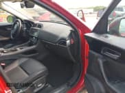 ✅ 2019 Jaguar F-Pace 25t Premium • VIN: SADCJ2FX4KA354390 • Lot: 42384285. Wystawiony na IAAI z przebiegiem 113 061 mil. Bezpłatny archiwum sprzedaży aukcyjnych z USA i szczegółowy raport historii pojazdu na DreamBid. Zdjęcie 5.