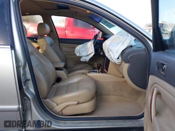 ✅ 2005 Volkswagen Passat GLS • VIN: WVWAE63B45P012379 • Lot: 43690425. Listed on IAAI with 225,570 mi. Free auction sales archive from the USA and detailed vehicle history report at DreamBid. Image 5.