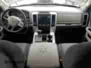 2010 Dodge 1500 Laramie z VIN 1D7RV1GT4AS186572, wystawiony jako Copart lot #51279975 z przebiegiem 189 093 mil mil oraz Szkoda całkowita • Salvage title. Historia ofert i sprzedaży dostępna na DreamBid. Obrazek 8.