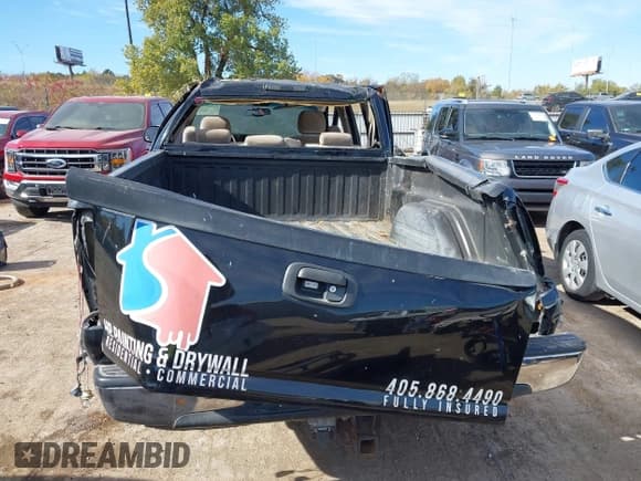 ✅ 2001 Chevrolet Silverado 2500HD LS • VIN: 1GCHC23G21F101862 • Lot: 43640023. Wystawiony na IAAI z przebiegiem 176 048 mil. Bezpłatny archiwum sprzedaży aukcyjnych z USA i szczegółowy raport historii pojazdu na DreamBid. Zdjęcie 17.