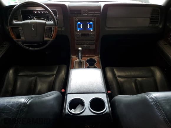 ✅ 2011 Lincoln Navigator • VIN: 5LMJJ3J52BEJ03657 • Lot: 53548985. Wystawiony na Copart z przebiegiem 246 161 mil. Bezpłatny archiwum sprzedaży aukcyjnych z USA i szczegółowy raport historii pojazdu na DreamBid. Zdjęcie 8.