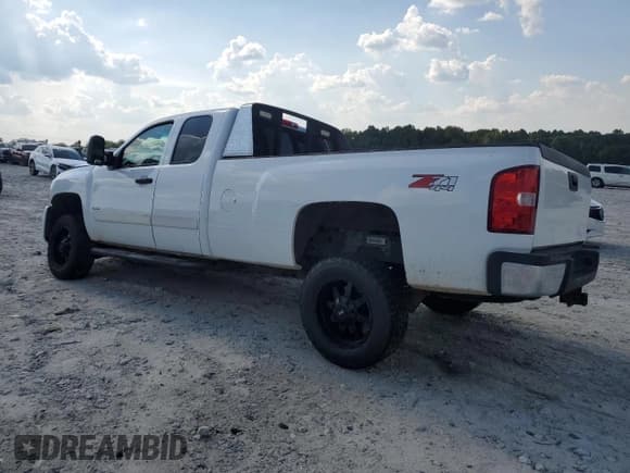 ✅ 2007 Chevrolet Silverado 2500HD 2LT • VIN: 1GCHK29697E547927 • Lot: 69598004. Listed on Copart with 232,285 mi. Free auction sales archive from the USA and detailed vehicle history report at DreamBid. Image 2.