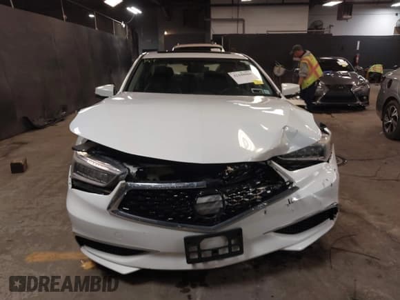 ✅ 2018 Acura TLX Technology • VIN: 19UUB3F51JA001462 • Lot: 42448860. Listed on IAAI with 135,080 mi. Free auction sales archive from the USA and detailed vehicle history report at DreamBid. Image 12.