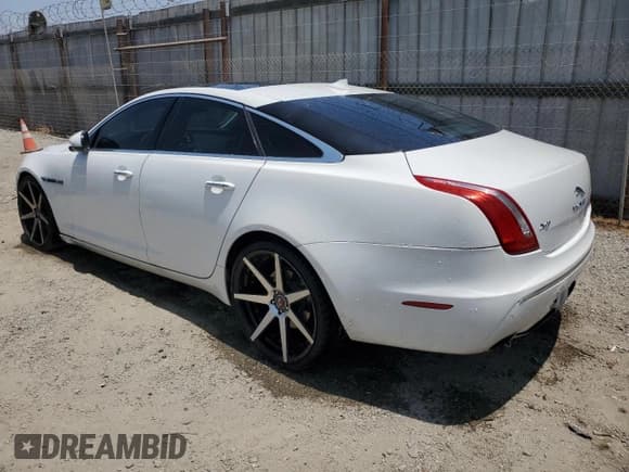 ✅ 2013 Jaguar XJ • VIN: SAJWA1C75D8V40541 • Lot: 62592345. Wystawiony na Copart z przebiegiem 70 159 mil. Bezpłatny archiwum sprzedaży aukcyjnych z USA i szczegółowy raport historii pojazdu na DreamBid. Zdjęcie 2.