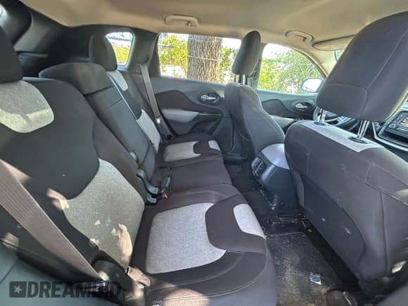 ✅ 2014 Jeep Cherokee Sport • VIN: 1C4PJMAB2EW272945 • Lot: 91497235. Wystawiony na Copart z przebiegiem 168 494 mil. Bezpłatny archiwum sprzedaży aukcyjnych z USA i szczegółowy raport historii pojazdu na DreamBid. Zdjęcie 6.