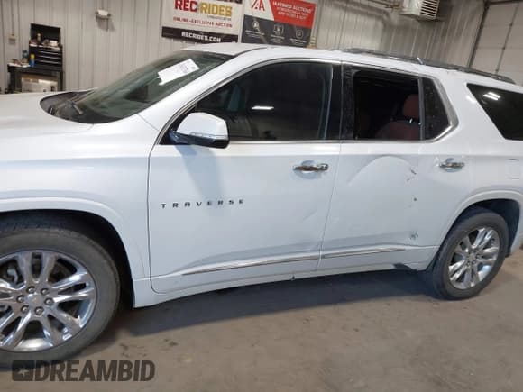 ✅ 2019 Chevrolet Traverse High Country • VIN: 1GNEVJKW3KJ124556 • Lot: 43633764. Wystawiony na IAAI z przebiegiem 91 471 mil. Bezpłatny archiwum sprzedaży aukcyjnych z USA i szczegółowy raport historii pojazdu na DreamBid. Zdjęcie 14.