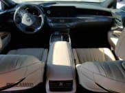 ✅ 2021 Lexus LS 500 • VIN: JTHD51FFXM5014872 • Lot: 74589874. Wystawiony na Copart z przebiegiem 20 701 mil. Bezpłatny archiwum sprzedaży aukcyjnych z USA i szczegółowy raport historii pojazdu na DreamBid. Zdjęcie 8.