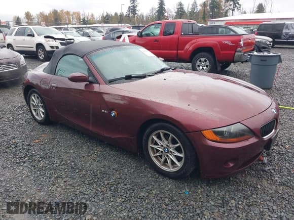 ✅ 2003 BMW Z4 2.5i • VIN: 4USBT334X3LS43716 • Lot: 43605538. Wystawiony na IAAI z przebiegiem 213 396 mil. Bezpłatny archiwum sprzedaży aukcyjnych z USA i szczegółowy raport historii pojazdu na DreamBid. Zdjęcie 1.