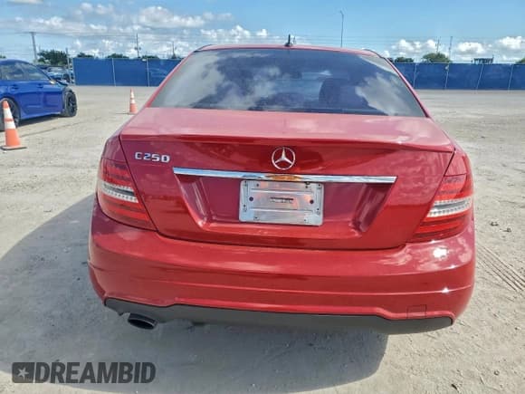 ✅ 2014 Mercedes-Benz C 250 Sport • VIN: WDDGF4HB9EA955252 • Лот: 92860885. Опубликован ранее на Copart с пробегом 93 110 миль. Бесплатный доступ к архиву аукционных продаж из США и подробный отчёт об истории автомобиля на DreamBid. Изображение 6.