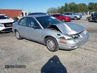 2002 Saturn SL с VIN 1G8ZK52702Z243549, выставлен на аукционе IAAI как лот 43488210 с пробегом 155 263 миль миль и . История ставок и продаж доступна на DreamBid. Изображение 1.