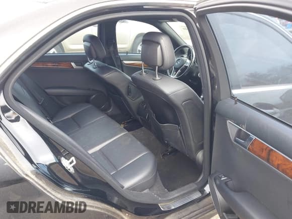 ✅ 2013 Mercedes-Benz C 300 Sport • VIN: WDDGF8AB4DR276989 • Lot: 43176906. Listed on IAAI with 88,042 mi. Free auction sales archive from the USA and detailed vehicle history report at DreamBid. Image 8.