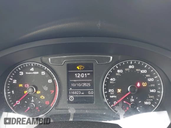 ✅ 2017 Audi Q3 Premium • VIN: WA1BCCFS5HR013516 • Lot: 43472617. Listed on IAAI with 116,823 mi. Free auction sales archive from the USA and detailed vehicle history report at DreamBid. Image 7.