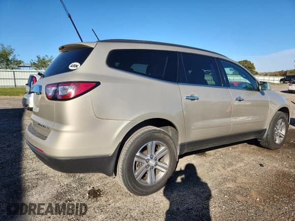 ✅ 2015 Chevrolet Traverse LT • VIN: 1GNKRGKD3FJ148211 • Lot: 89884255. Wystawiony na Copart z przebiegiem 160 371 mil. Bezpłatny archiwum sprzedaży aukcyjnych z USA i szczegółowy raport historii pojazdu na DreamBid. Zdjęcie 3.