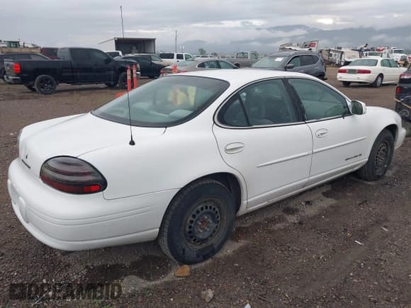 ✅ 2000 Pontiac Grand Prix • VIN: 1G2WJ52J8YF206447 • Лот: 43194686. Опубликован ранее на IAAI с пробегом 237 923 миль. Бесплатный доступ к архиву аукционных продаж из США и подробный отчёт об истории автомобиля на DreamBid. Изображение 4.