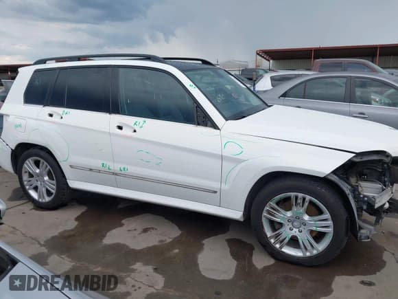 ✅ 2014 Mercedes-Benz GLK 350 • VIN: WDCGG8JB6EG220633 • Lot: 42992032. Listed on IAAI with 147,496 mi. Free auction sales archive from the USA and detailed vehicle history report at DreamBid. Image 14.