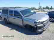 2025 Chevrolet Colorado 4WD Trail Boss z VIN 1GCPTEEK9S1140249, wystawiony jako IAAI lot #42899911 z przebiegiem 9 528 mil mil oraz . Historia ofert i sprzedaży dostępna na DreamBid. Obrazek 1.