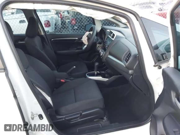 ✅ 2019 Honda Fit LX • VIN: 3HGGK5H4XKM748009 • Lot: 43710880. Wystawiony na IAAI z przebiegiem 49 841 mil. Bezpłatny archiwum sprzedaży aukcyjnych z USA i szczegółowy raport historii pojazdu na DreamBid. Zdjęcie 5.