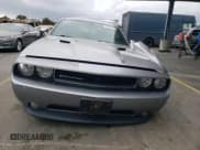 ✅ 2014 Dodge Challenger SXT • VIN: 2C3CDYAG2EH285500 • Lot: 81354794. Wystawiony na Copart z przebiegiem 132 370 mil. Bezpłatny archiwum sprzedaży aukcyjnych z USA i szczegółowy raport historii pojazdu na DreamBid. Zdjęcie 5.