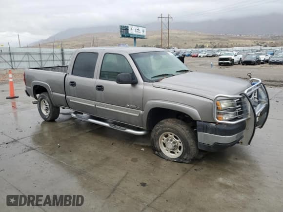 ✅ 2006 Chevrolet Silverado 2500HD LT2 • VIN: 1GCHC23U06F178646 • Лот: 93594115. Опубликован ранее на Copart с пробегом 252 232 миль. Бесплатный доступ к архиву аукционных продаж из США и подробный отчёт об истории автомобиля на DreamBid. Изображение 4.