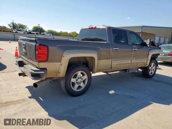 2015 Chevrolet Silverado 2500HD LTZ с VIN 1GC1KWE84FF104240, выставлен на аукционе Copart как лот 84268505 с пробегом 361 305 миль миль и Списание • Salvage title. История ставок и продаж доступна на DreamBid. Изображение 3.