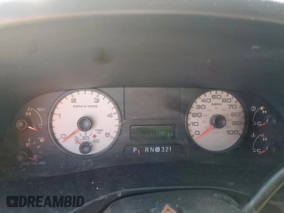 ✅ 2006 Ford F-250 XL • VIN: 1FTSW21P56EA37992 • Лот: 85561775. Опубликован ранее на Copart с пробегом 246 880 миль. Бесплатный доступ к архиву аукционных продаж из США и подробный отчёт об истории автомобиля на DreamBid. Изображение 9.