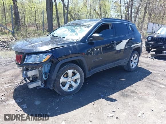 ✅ 2019 Jeep Compass Latitude • VIN: 3C4NJDBB2KT593620 • Lot: 42147809. Wystawiony na IAAI z przebiegiem 124 940 mil. Bezpłatny archiwum sprzedaży aukcyjnych z USA i szczegółowy raport historii pojazdu na DreamBid. Zdjęcie 2.