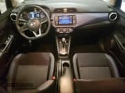 ✅ 2023 Nissan Versa SV • VIN: 3N1CN8EV4PL860789 • Lot: 57871625. Wystawiony na Copart z przebiegiem 53 008 mil. Bezpłatny archiwum sprzedaży aukcyjnych z USA i szczegółowy raport historii pojazdu na DreamBid. Zdjęcie 8.