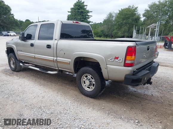 ✅ 2001 Chevrolet Silverado 2500HD LS • VIN: 1GCHK23U01F197127 • Лот: 42894034. Опубликован ранее на IAAI с пробегом 423 848 миль. Бесплатный доступ к архиву аукционных продаж из США и подробный отчёт об истории автомобиля на DreamBid. Изображение 3.