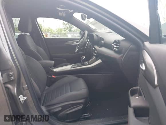 2024 Dodge Hornet R/T z VIN ZACPDFCW4R3A26752, wystawiony jako IAAI lot #42165840 z przebiegiem 26 374 mil mil oraz . Historia ofert i sprzedaży dostępna na DreamBid. Obrazek 5.