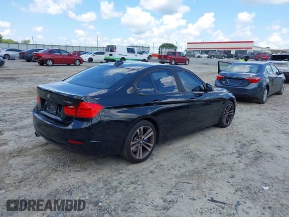 ✅ 2015 BMW 3 Series 328i • VIN: WBA3A5G57FNS87743 • Лот: 42958434. Опубликован ранее на IAAI с пробегом 113 471 миль. Бесплатный доступ к архиву аукционных продаж из США и подробный отчёт об истории автомобиля на DreamBid. Изображение 4.