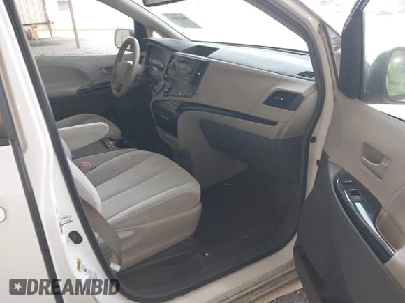 ✅ 2014 Toyota Sienna LE • VIN: 5TDKK3DC6ES508311 • Lot: 43235557. Listed on IAAI with 253,129 mi. Free auction sales archive from the USA and detailed vehicle history report at DreamBid. Image 5.