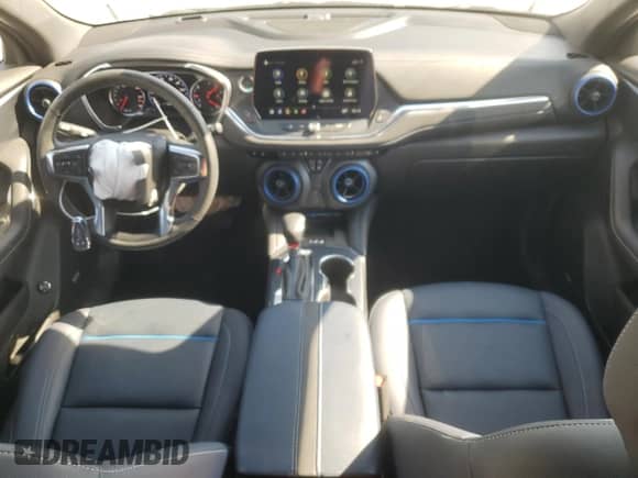 2024 Chevrolet Blazer RS z VIN 3GNKBERS5RS159498, wystawiony jako Copart lot #81021995 z przebiegiem 28 479 mil mil oraz Szkoda całkowita • Salvage title. Historia ofert i sprzedaży dostępna na DreamBid. Obrazek 8.