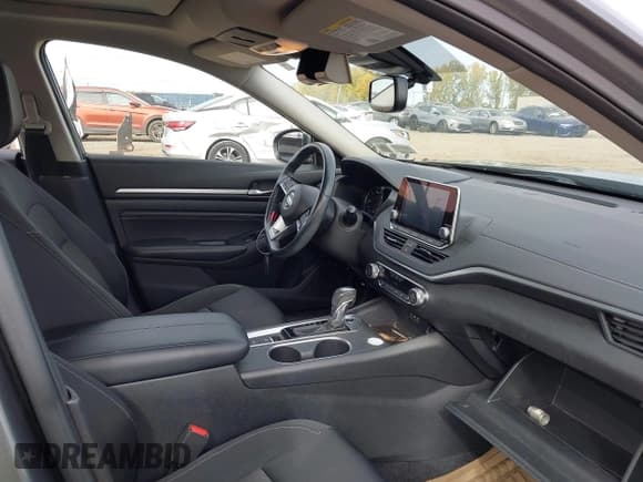 ✅ 2019 Nissan Altima SV • VIN: 1N4BL4DW0KN305595 • Lot: 43449867. Wystawiony na IAAI z przebiegiem 33 944 mil. Bezpłatny archiwum sprzedaży aukcyjnych z USA i szczegółowy raport historii pojazdu na DreamBid. Zdjęcie 5.